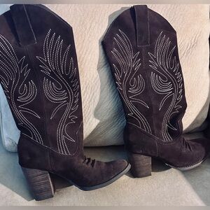 Women’s “Very Volatile” suede southern boots